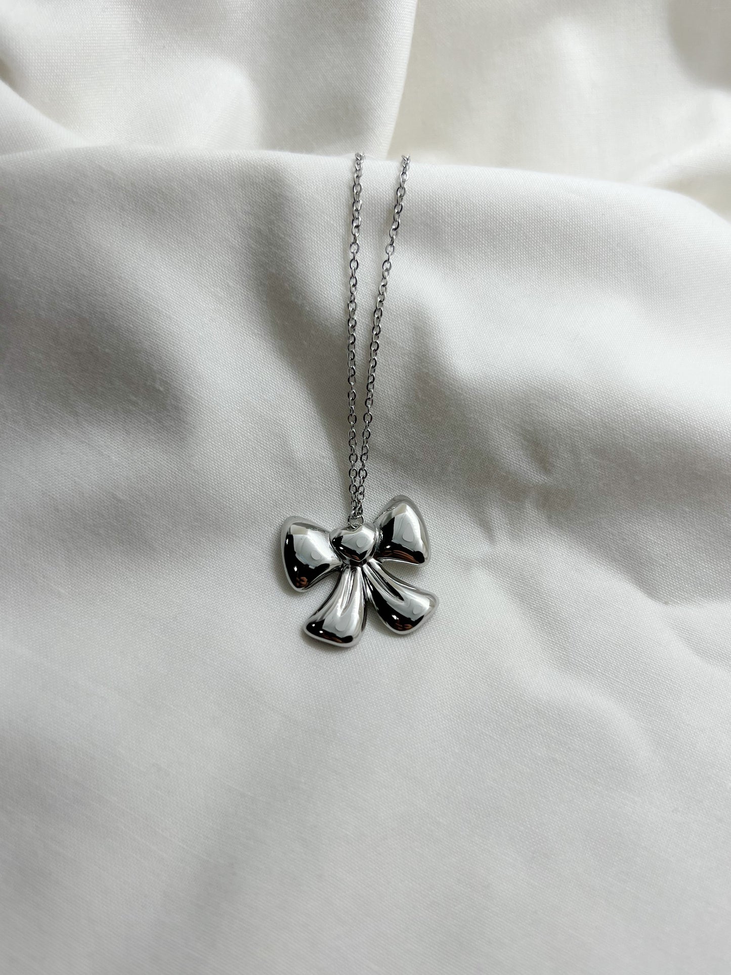 Collana Bow