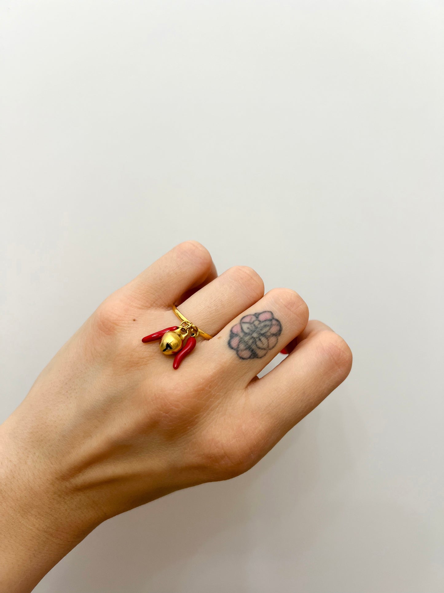 Anello Cornetti Pendenti Con Sonaglio